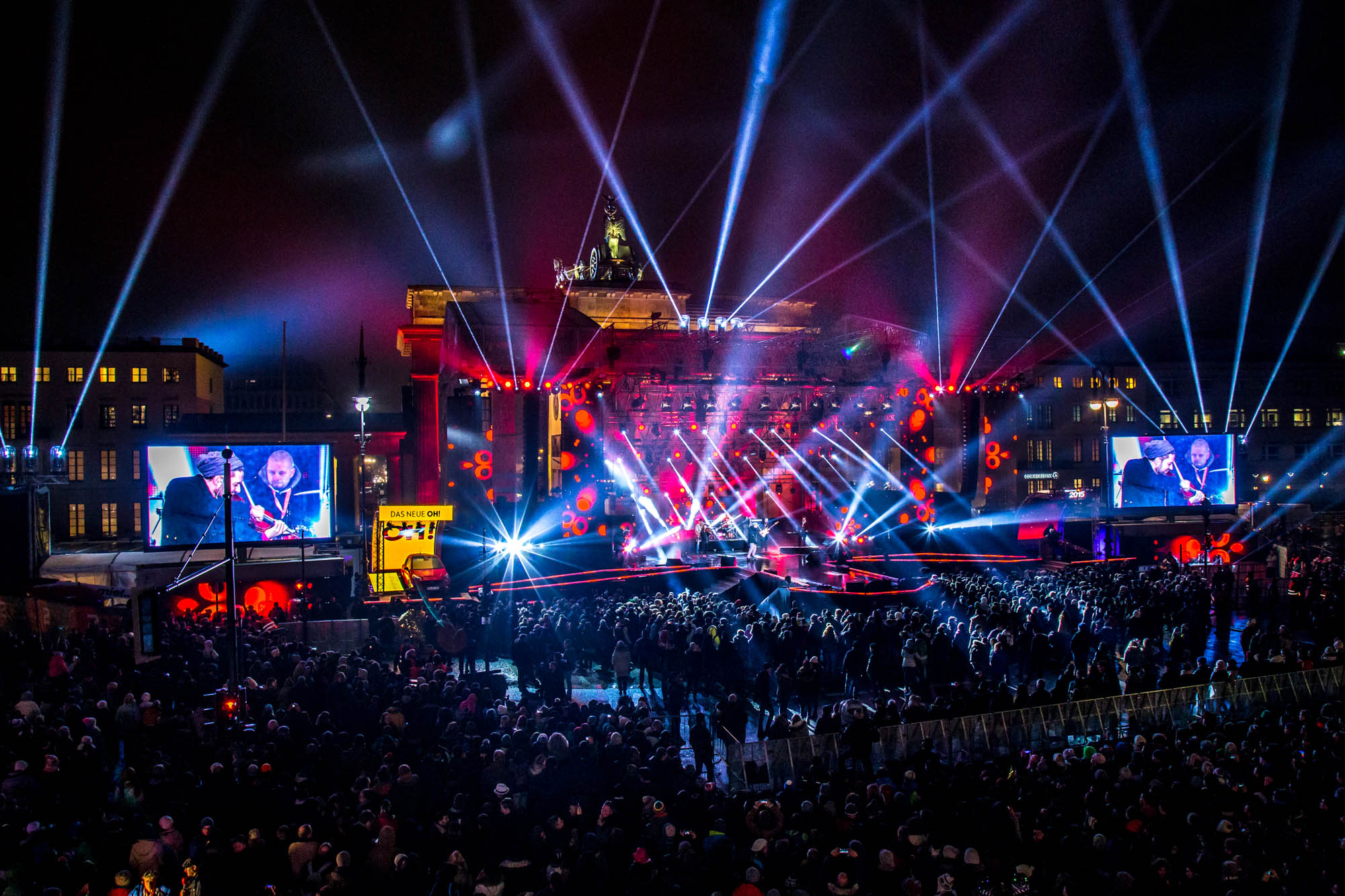Lasershow am Brandenburger Tor zum Tag der deutschen Einheit