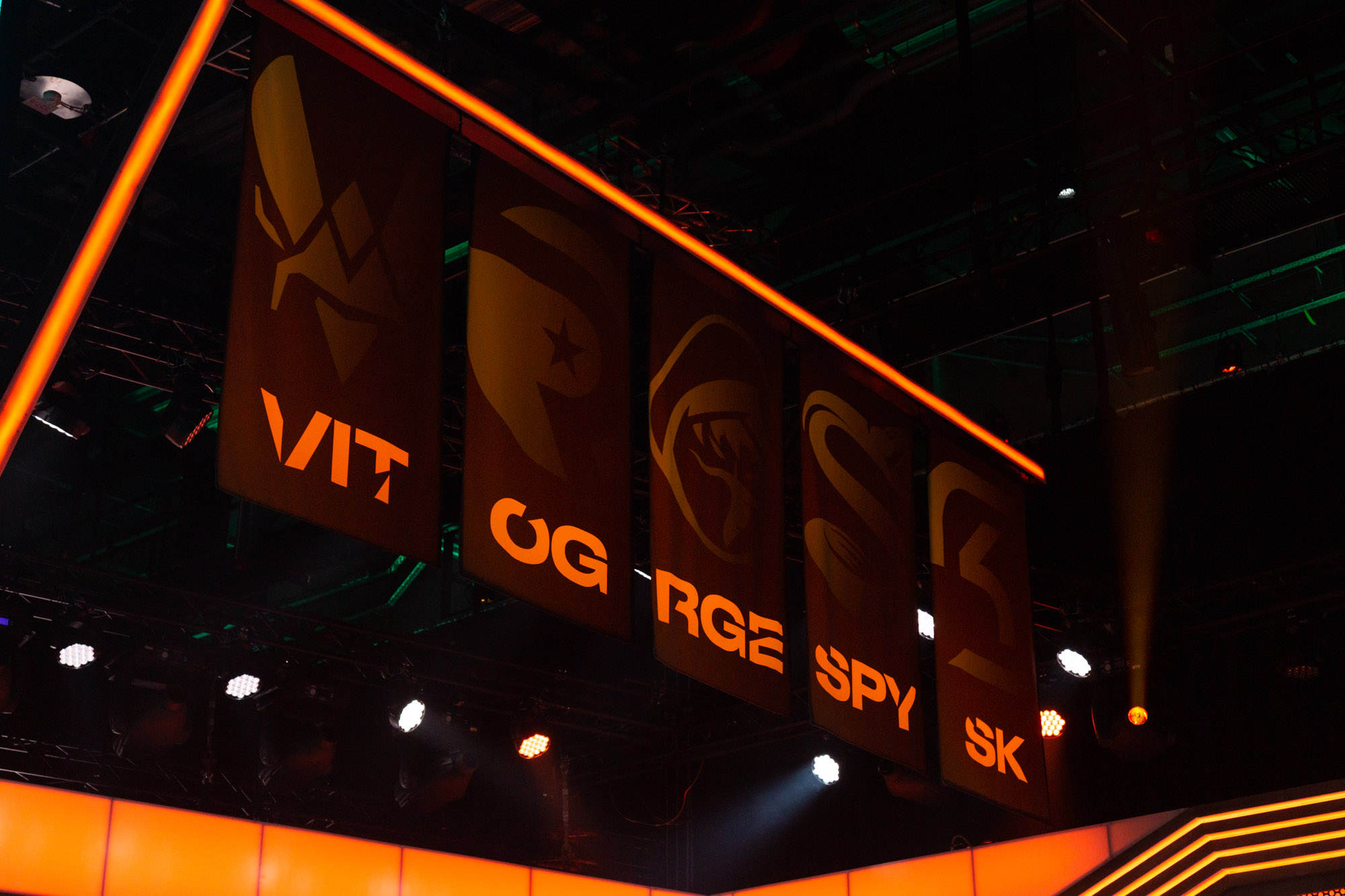 Flaggen des orangenen Teams