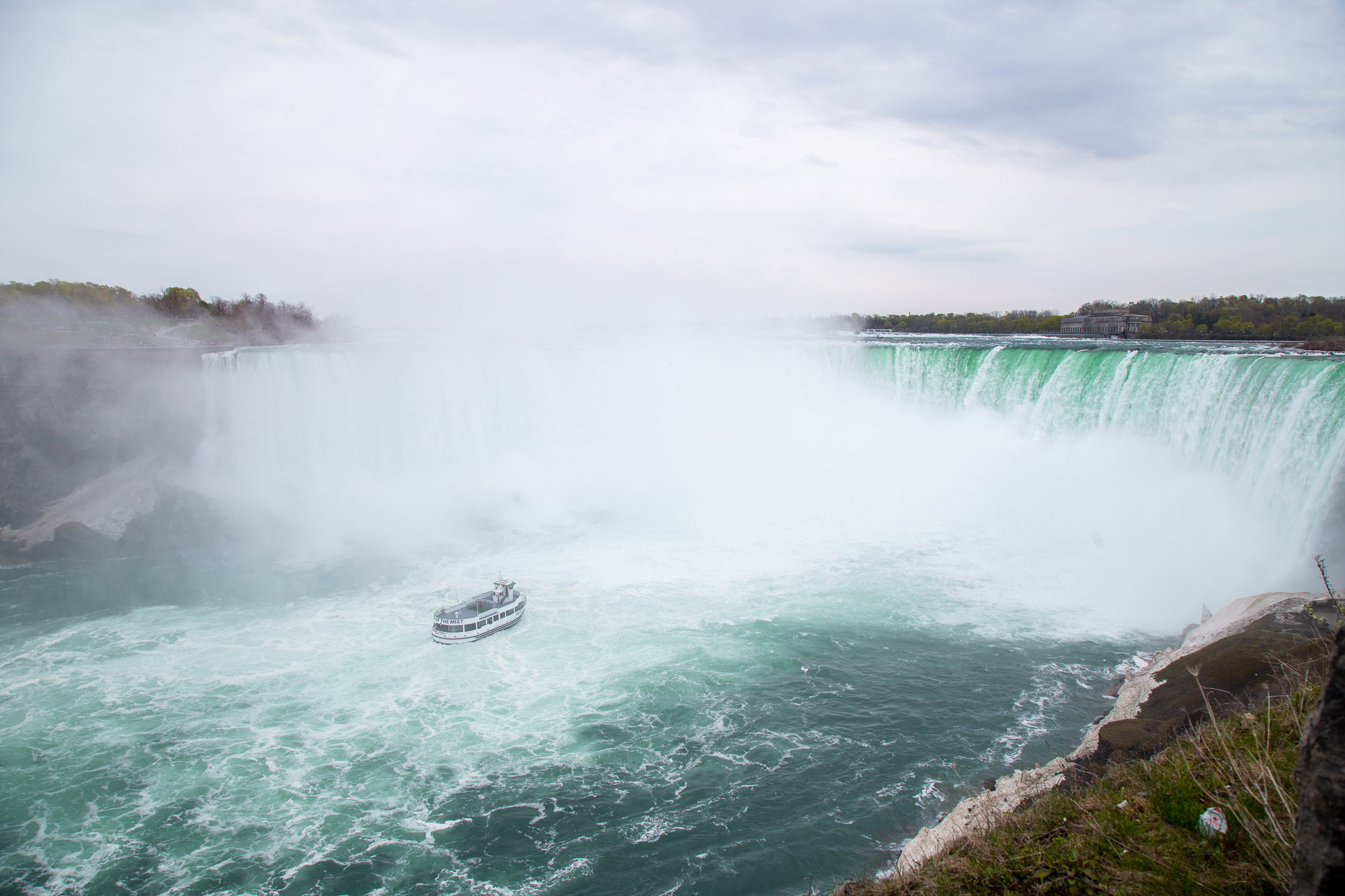 Boot an den Niagarafaellen