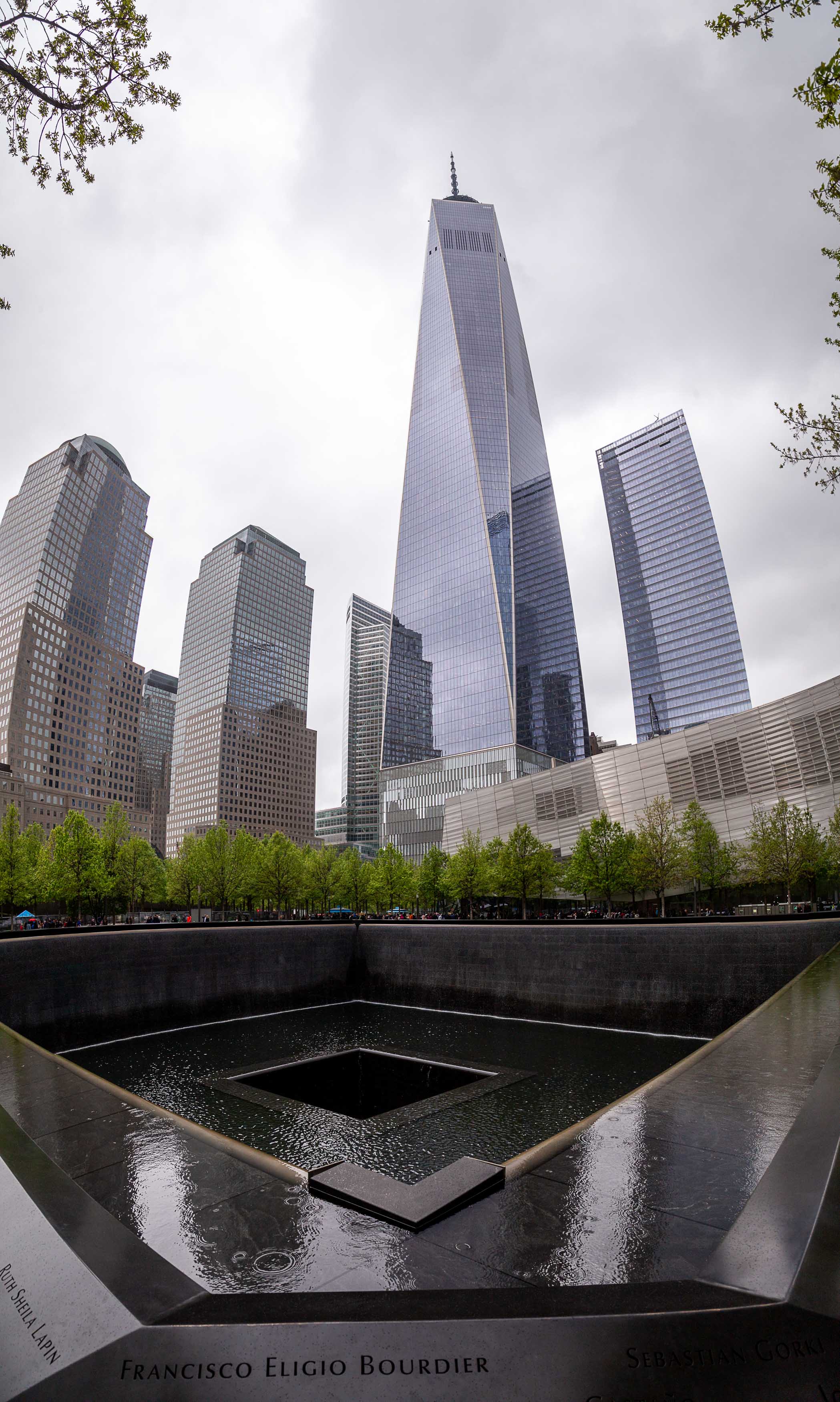Ground Zero Wasserfälle mit dem One Wrold Trade Centre im Hintergrund