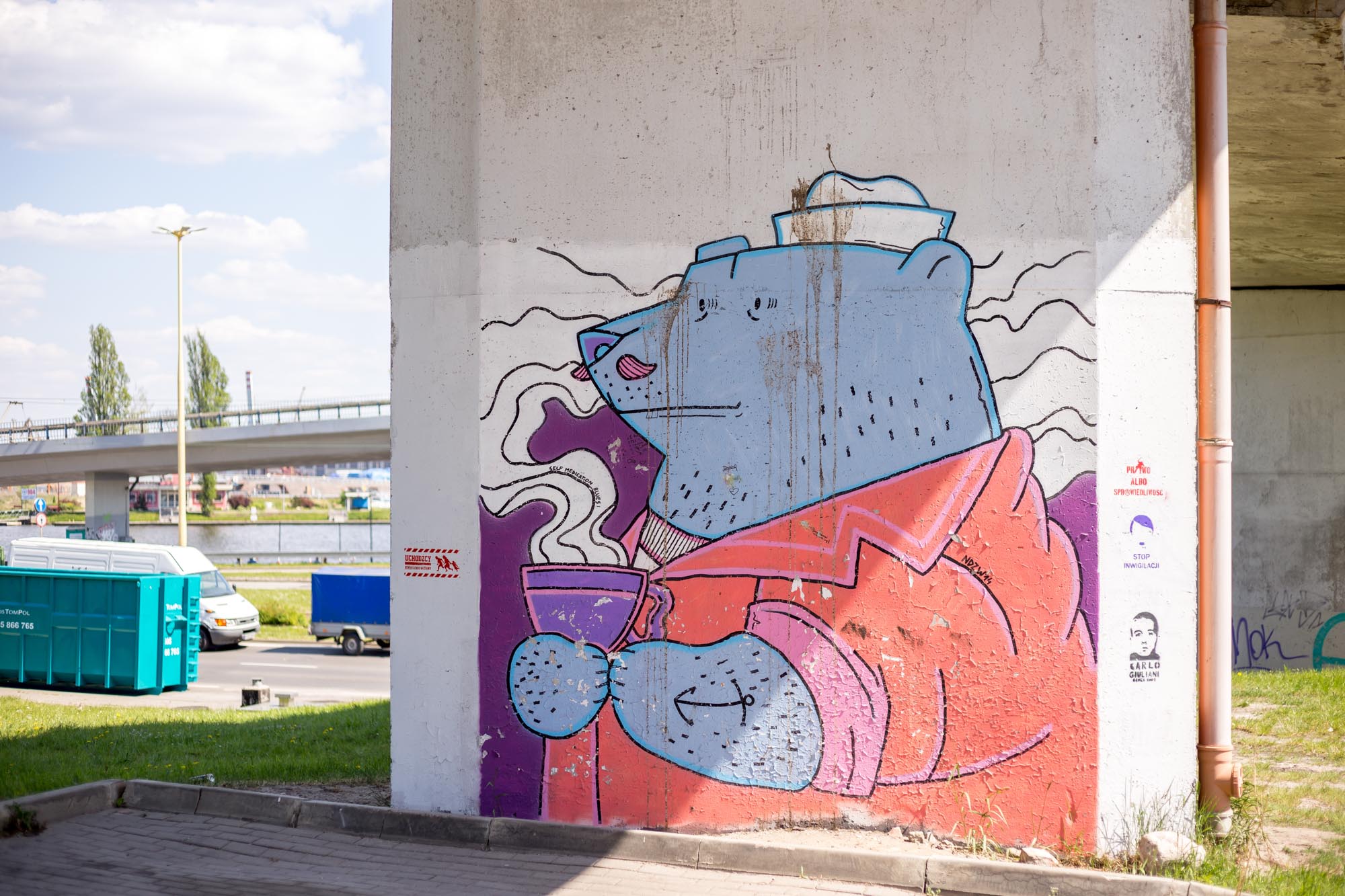 Brückensäule mit Grafitti